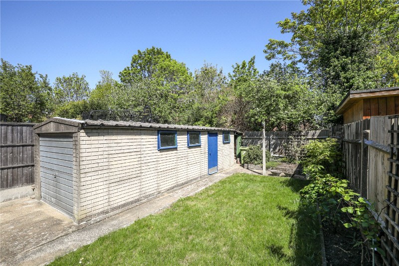 Gunnersbury Gardens, London, W3