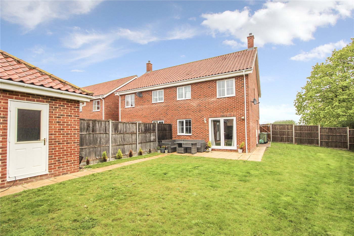 3 bedroom property for sale in Ponsonby Way, Poringland, Norwich, NR14