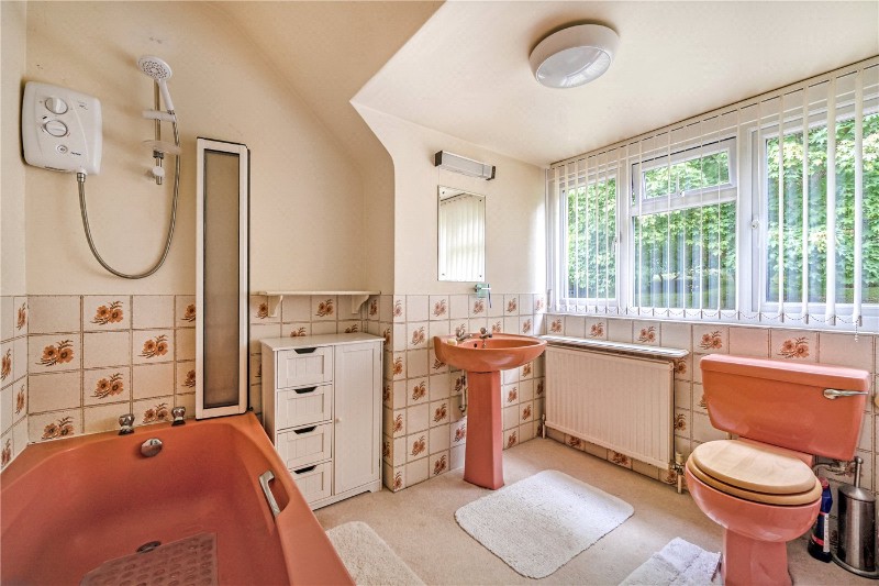 Hale House Lane, Churt, Farnham, Surrey, GU10