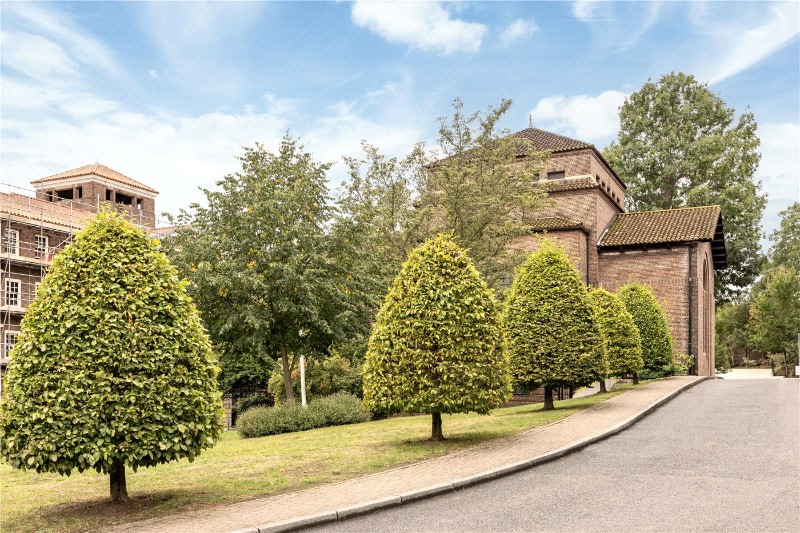Scott Avenue, London, SW15