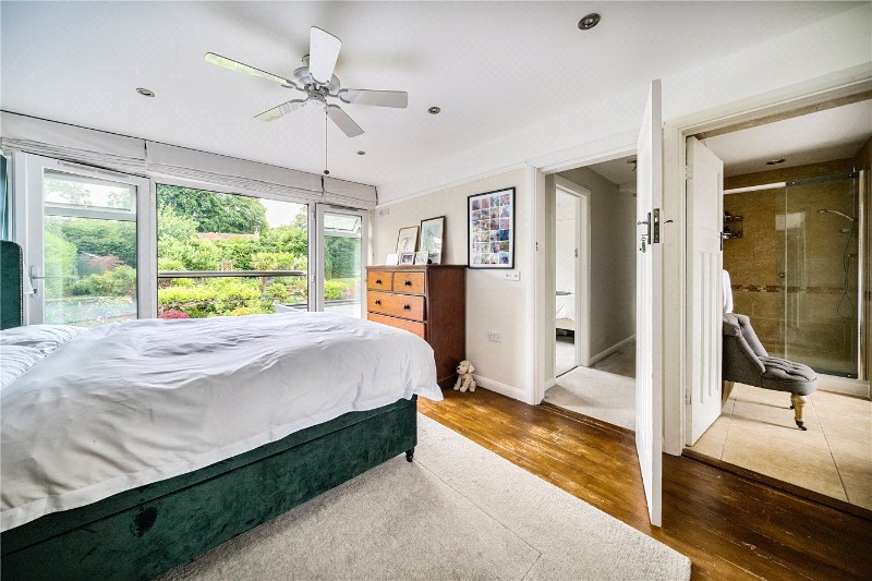 Broomleaf Road, Farnham, Surrey, GU9