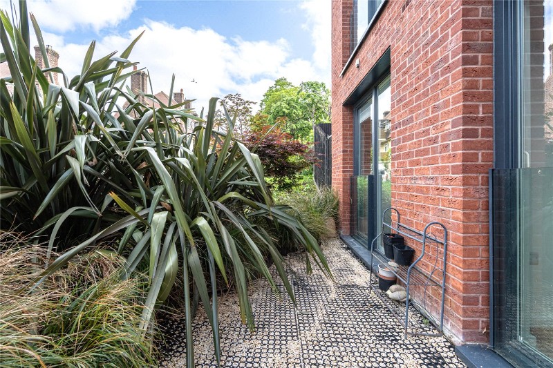 Mountearl Gardens, London, SW16