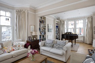 Howards Lane, London, SW15