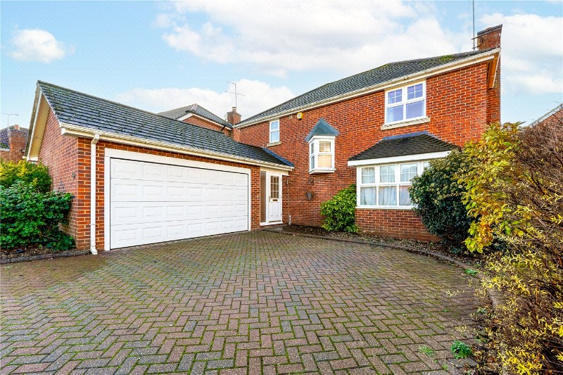 Saint Andrews Gardens, Cobham, Surrey, KT11