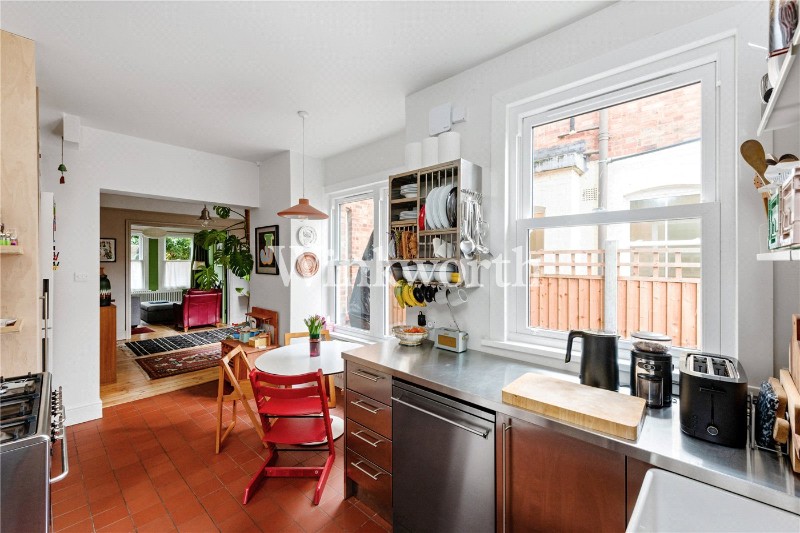 Lymington Avenue, London, N22