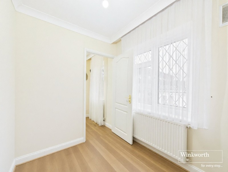 Sturgess Avenue, London, NW4