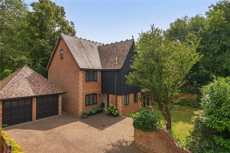 Benett Gardens, Shaw, Newbury, Berkshire, RG14