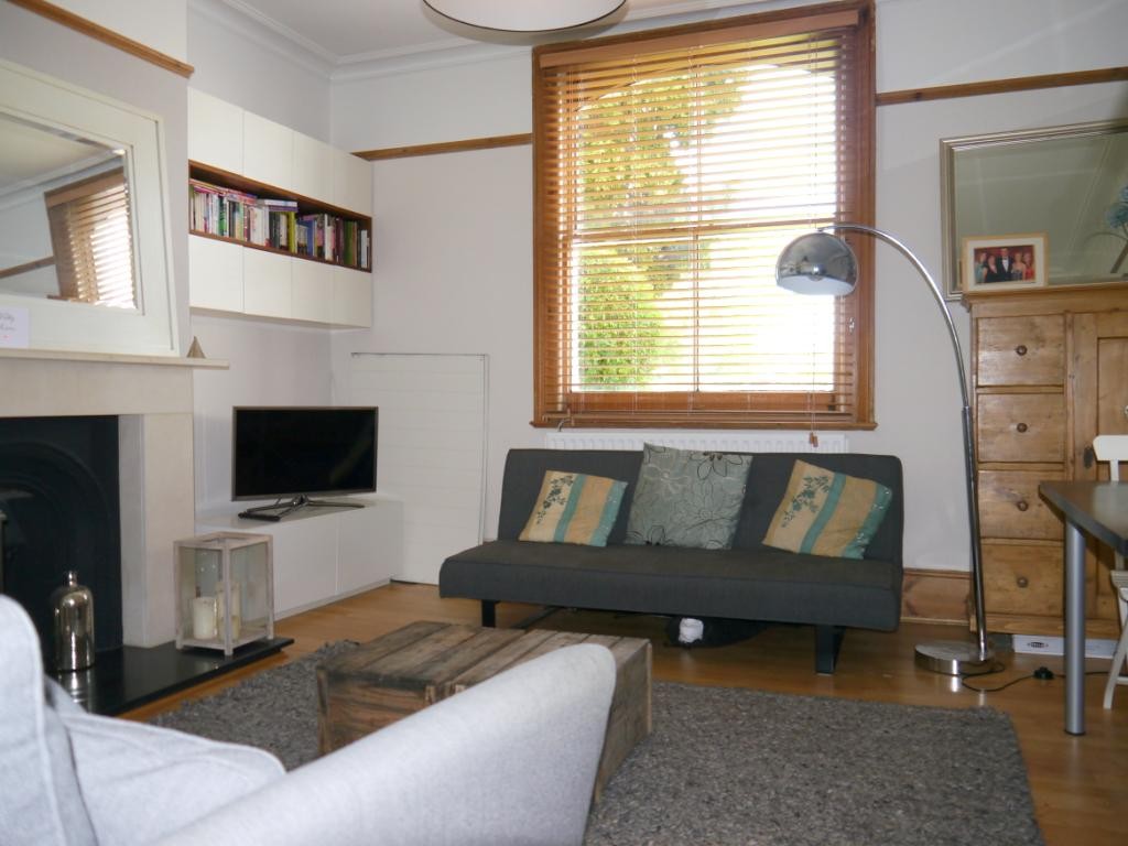 1 bedroom property to rent in Henry Road, East Herts, EN4 (Ref