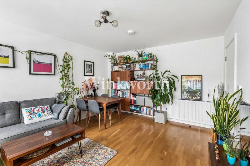 Bathurst Square, London, N15