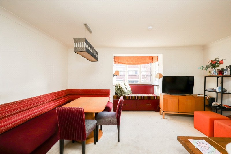 Avenue Road, London, W3