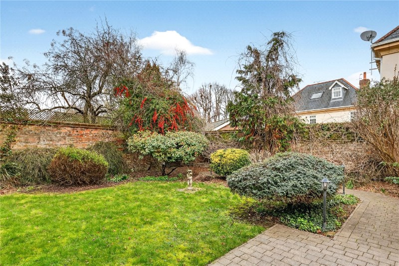 Russell Road, Shepperton, Surrey, TW17