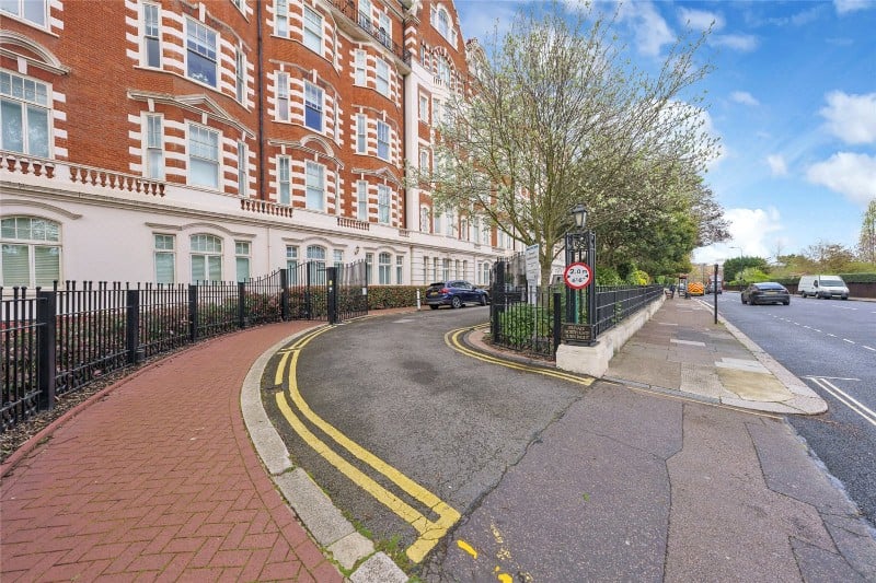 North Gate, Prince Albert Road, St John&#39;s Wood, London, NW8