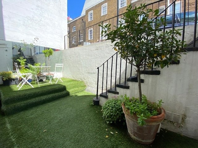 Gloucester Mews, Bayswater, W2