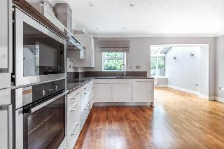 St. James Gate, Sunningdale, Berkshire, SL5