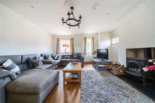East Bridge Close, Tilford, Farnham, Surrey, GU10