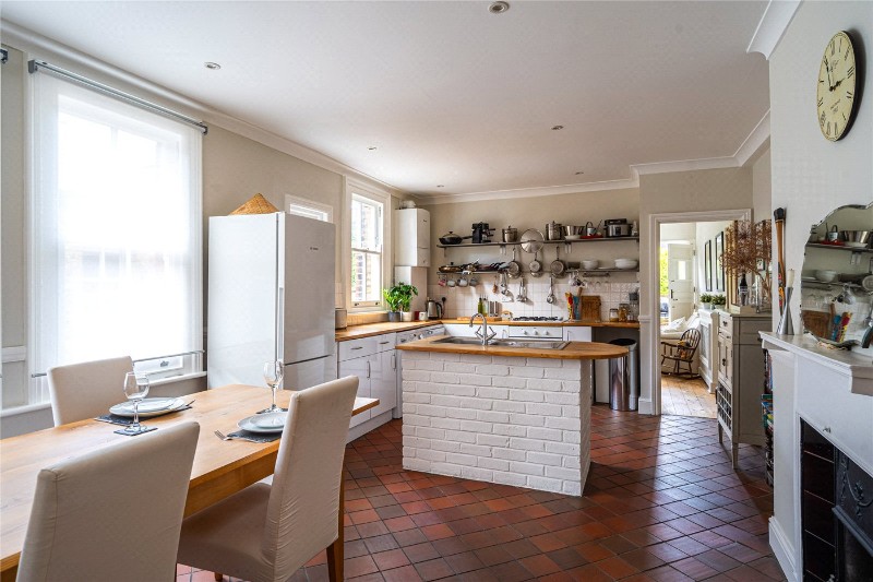 Salford Road, London, SW2