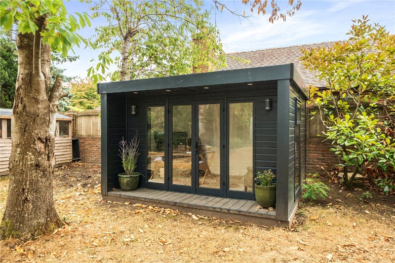 Boundstone Road, Rowledge, Farnham, Surrey, GU10