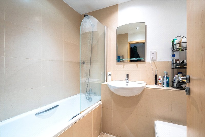Guernsey Grove, London, SE24
