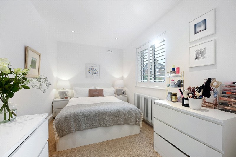 Askew Crescent, London, W12