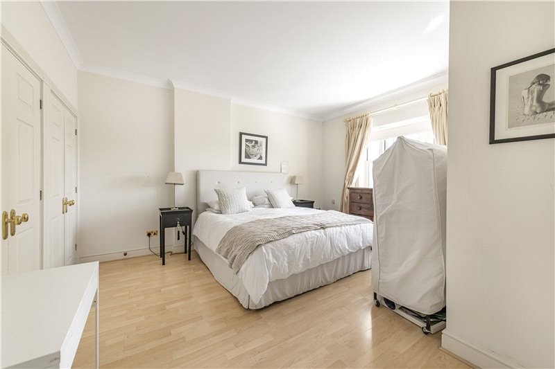 Devereux Lane, Barnes, London, SW13