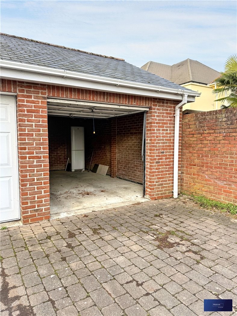 Russell Road, Shepperton, Surrey, TW17