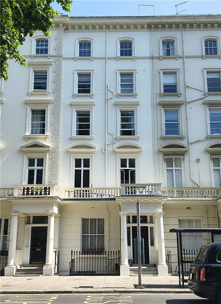 St Georges Square, London, SW1V