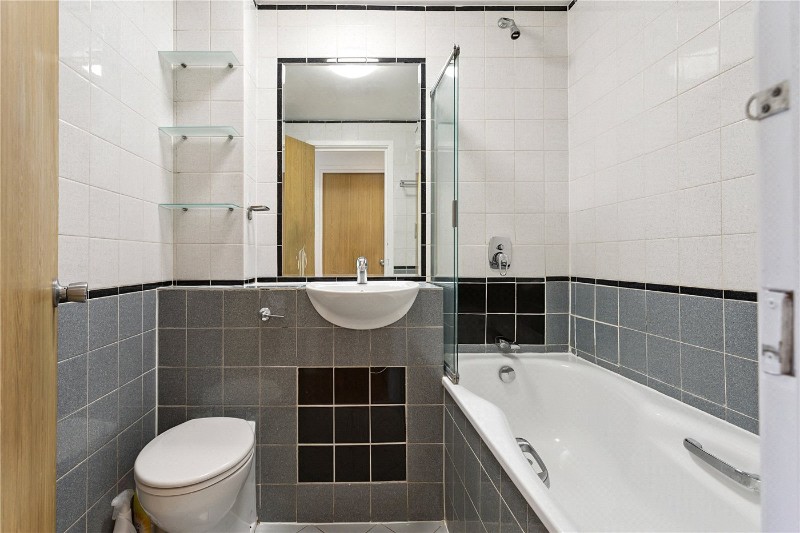 Riverside Close, London, E5