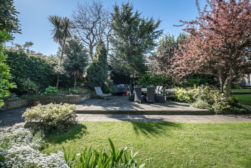 St. Simon&#39;s Avenue, London, SW15
