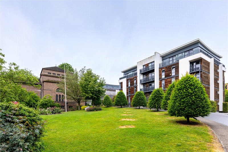 Scott Avenue, London, SW15