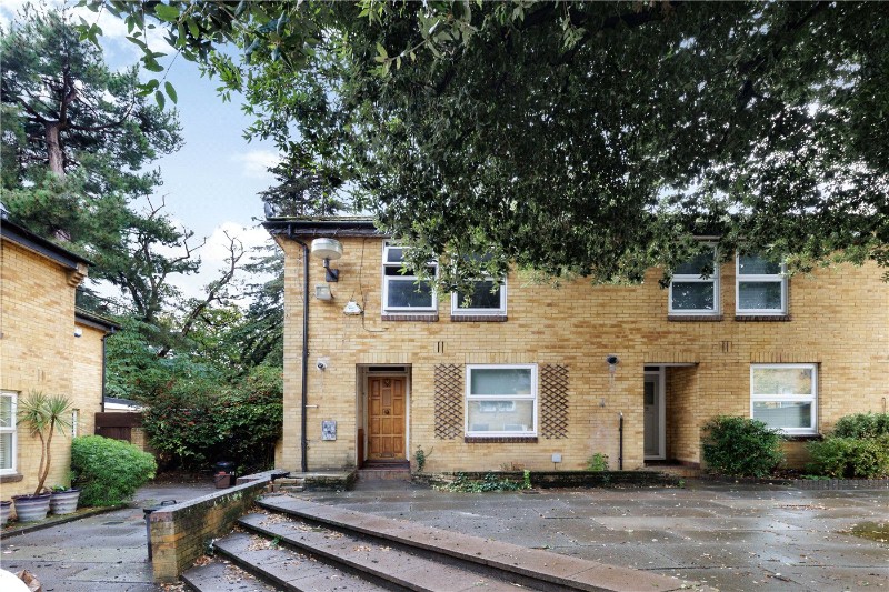Holm Oak Close, London, SW15