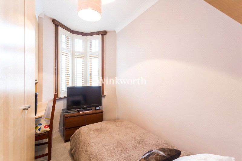 River Avenue, London, N13