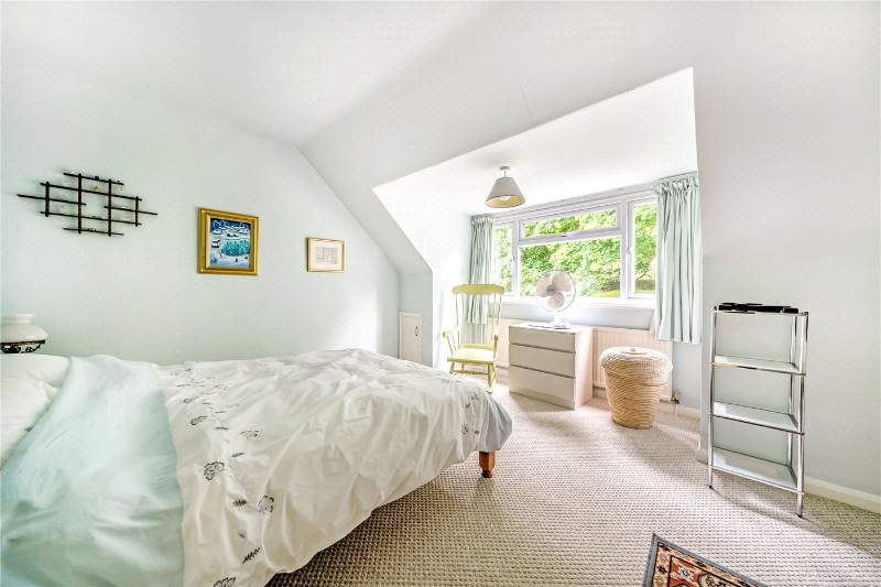 Hale House Lane, Churt, Farnham, Surrey, GU10