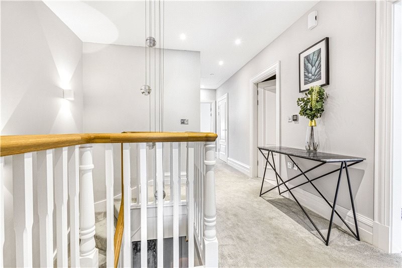 Beverley Road, Barnes, London, SW13