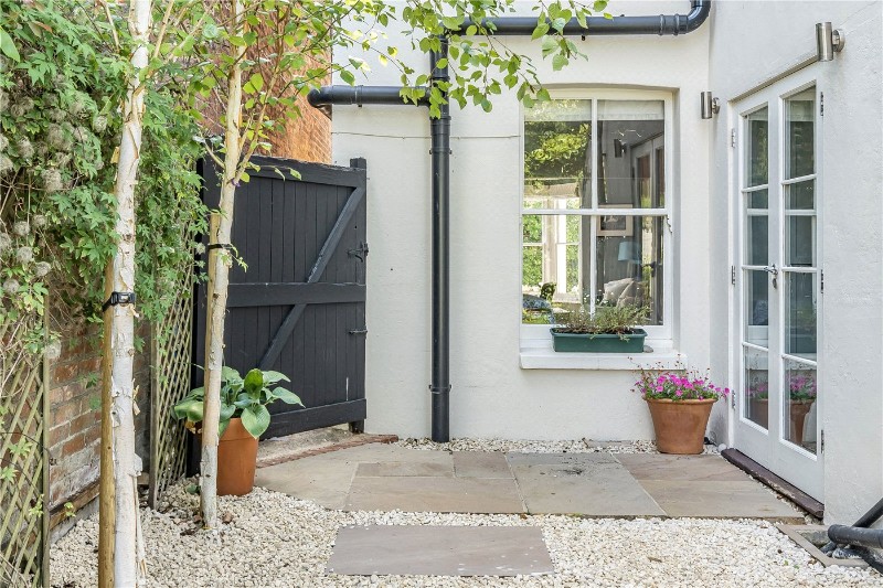 St. Georges Road, Farnham, Surrey, GU9