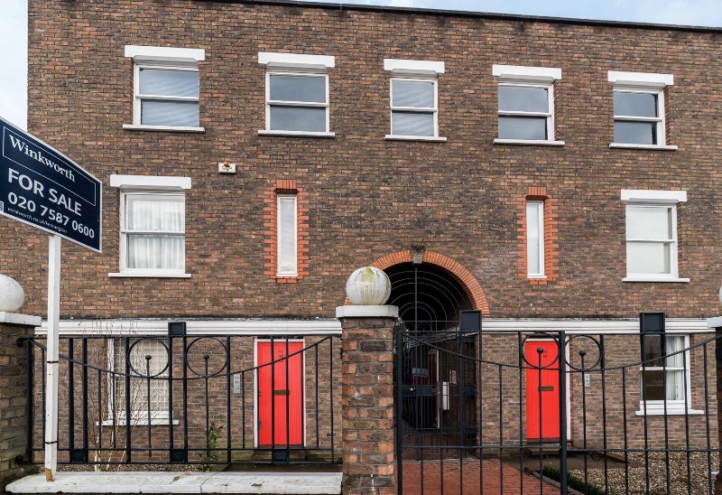 Usborne Mews, London, UK, SW8