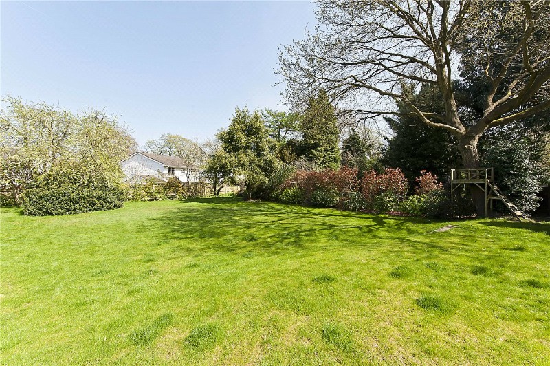 Oatlands Chase, Weybridge, Surrey, KT13