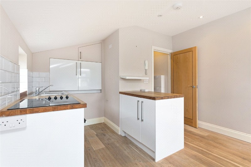 Kingscourt Road, London, SW16