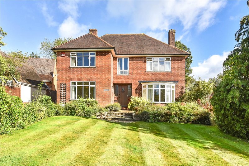 Woodbury Avenue, Petersfield, Hampshire, GU32