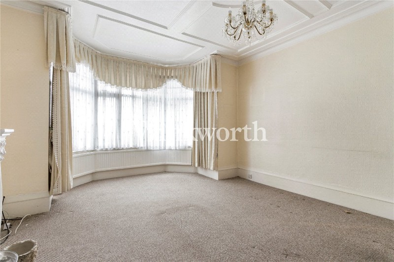 Caversham Avenue, London, N13