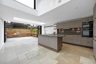 Warbeck Road, London, W12