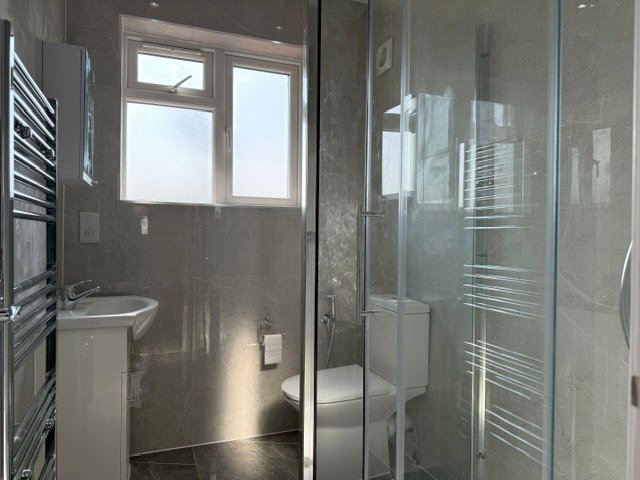 Famliy Shower Room