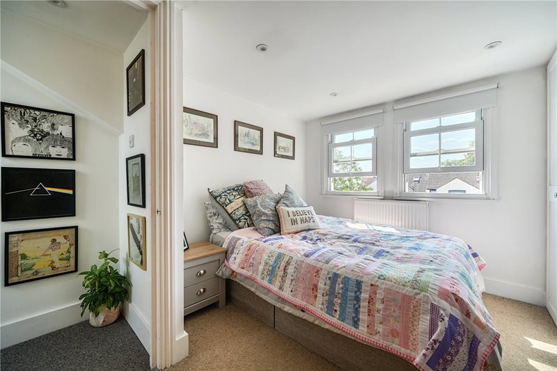Wykeham Road, Farnham, Surrey, GU9