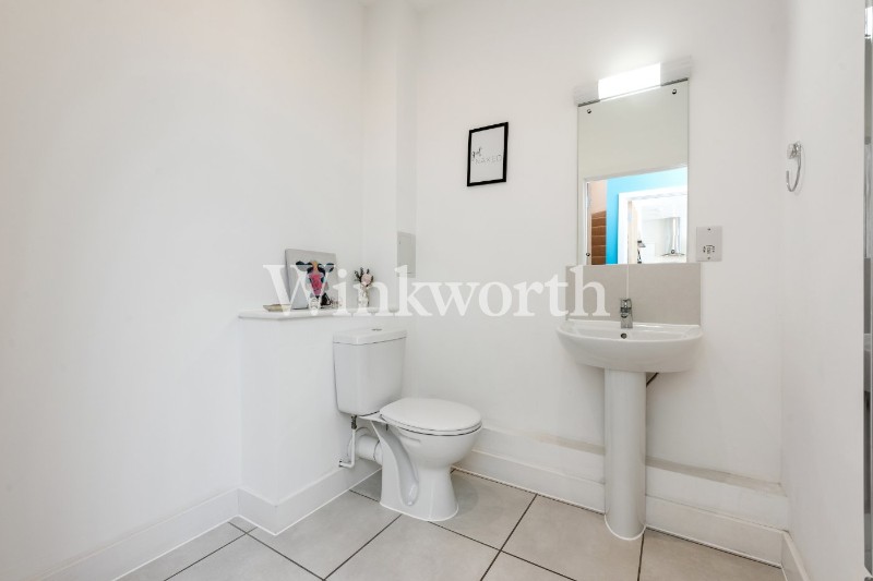 Wells Mews, London, N11