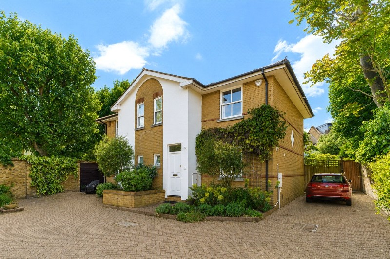 Carlyle Place, London, SW15