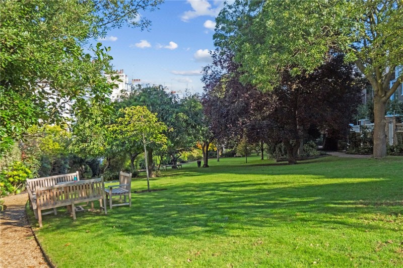 Lansdowne Crescent, London, W11