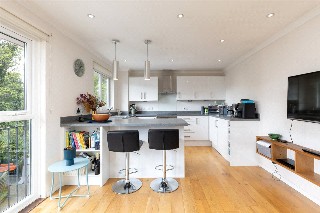 Crowthorne Close, London, SW18