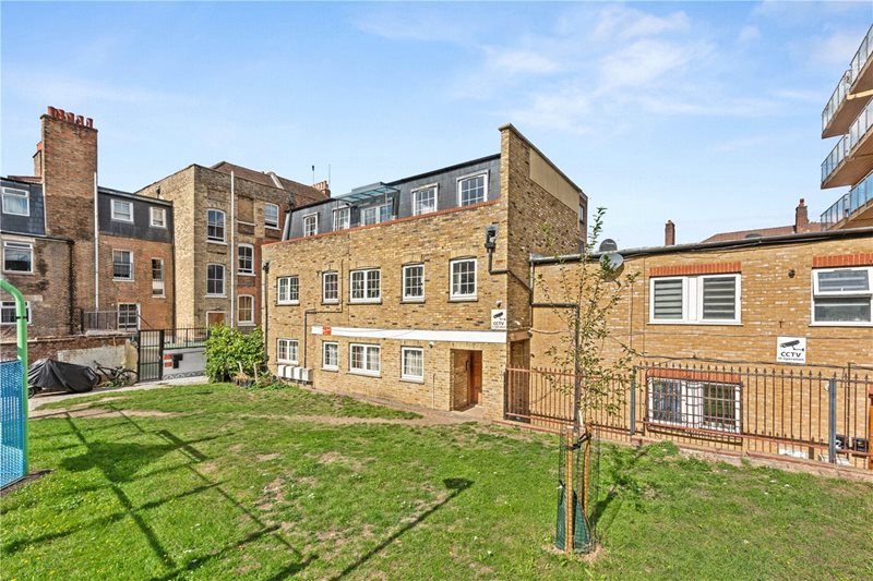 Roz House, 13 Stanway Street, N1