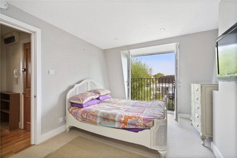 Davisville Road, London, W12