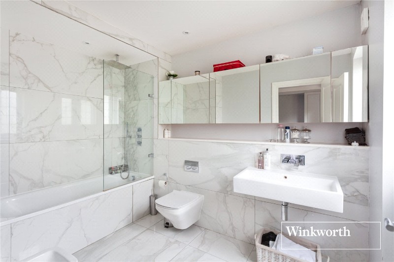 Crooked Usage, Finchley, London, N3