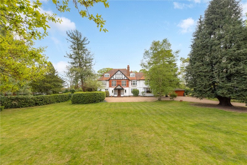 Lyne Crossing Road, Lyne, Surrey, KT16